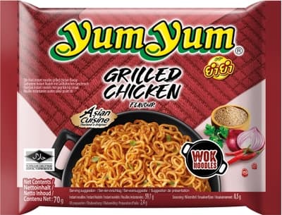 YumYum Instantní smažené nudle s příchutí grilovaného kuřete