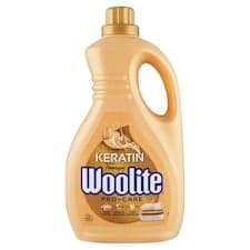 Woolite Keratin Therapy Pro-Care tekutý prací přípravek na všechny druhy prádla 45 praní 2,7l