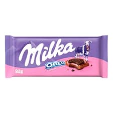 Milka čokoláda Oreo s kousky kakaových sušenek v mléčné čokoládě s jahodovou příchutí 92g