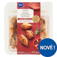 Vařené těstoviny s rajčatovo-paprikovou omáčkou a kousky pečených kuřecích prsních řízků 200g