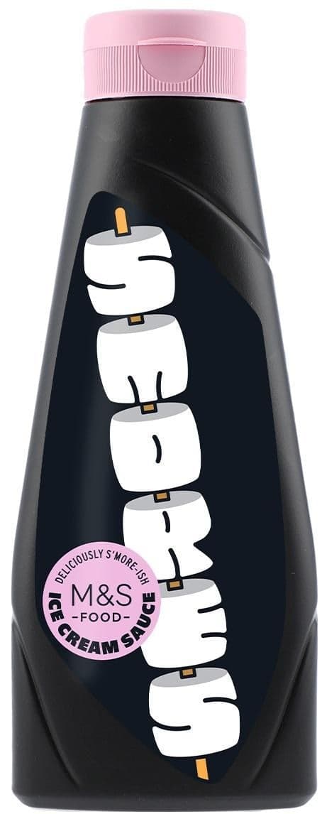 Marks & Spencer Poleva na zmrzlinu s kousky sušenek a příchutí čokolády a bonbonů marshmallow
