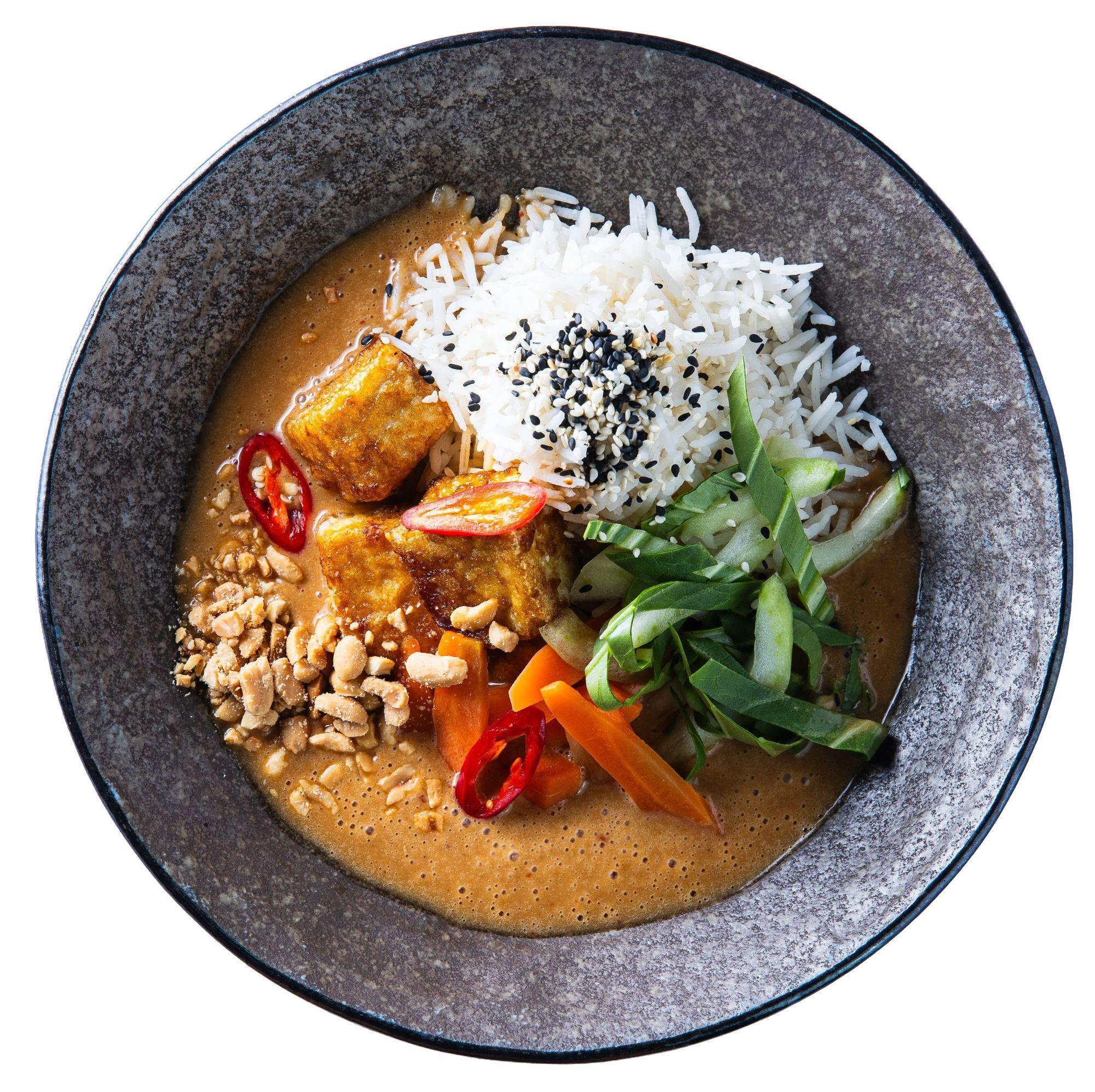 Smažené tofu s arašídovou omáčkou a basmati rýží ze Spojky Karlín
