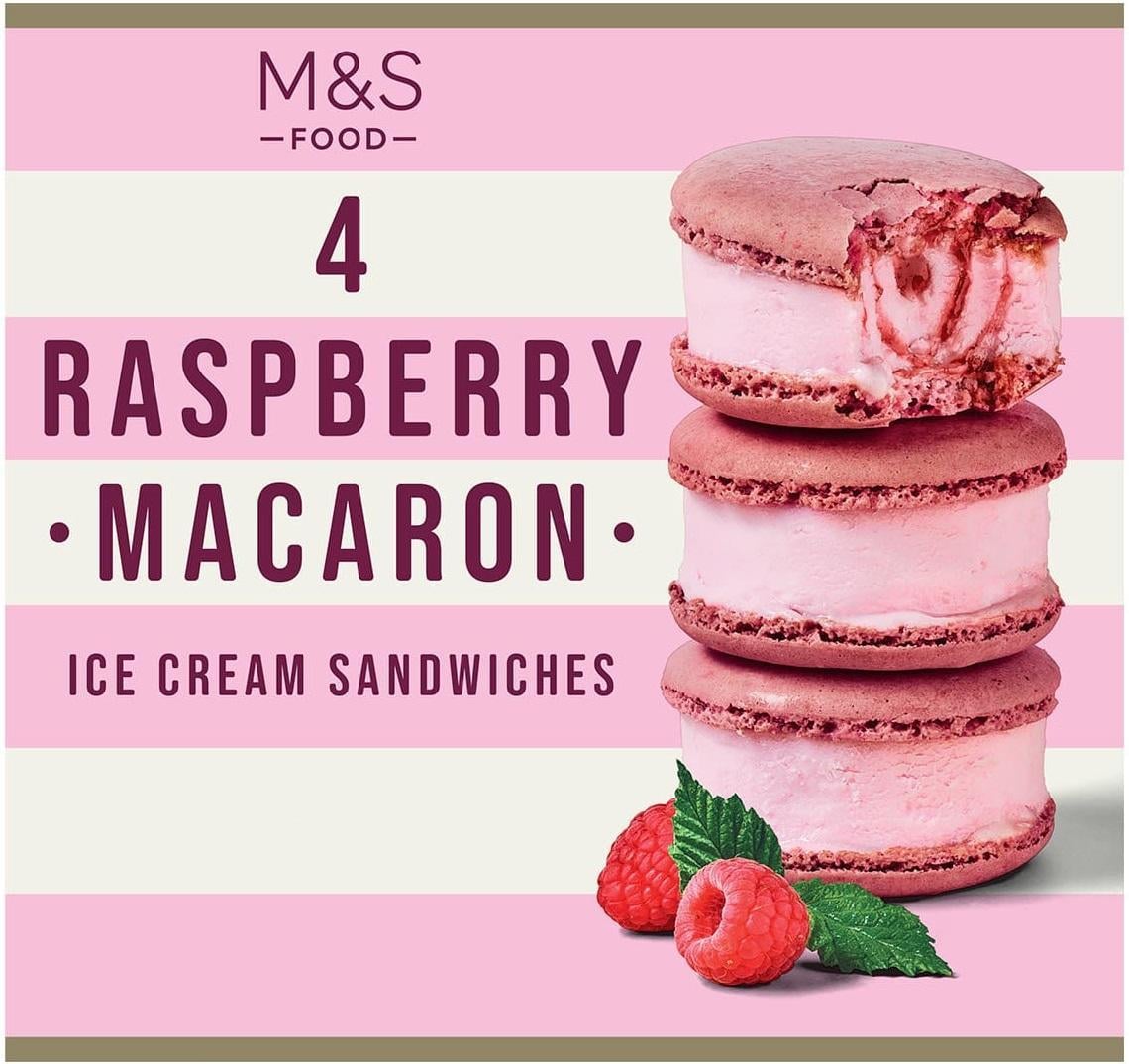 Marks & Spencer Malinová zmrzlina s makronkami s malinovou příchutí