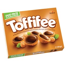 Toffifee Celá jádra lískových ořechů v karamelu s lískoořechovým krémem a čokoládou 2 x 125g (250g)