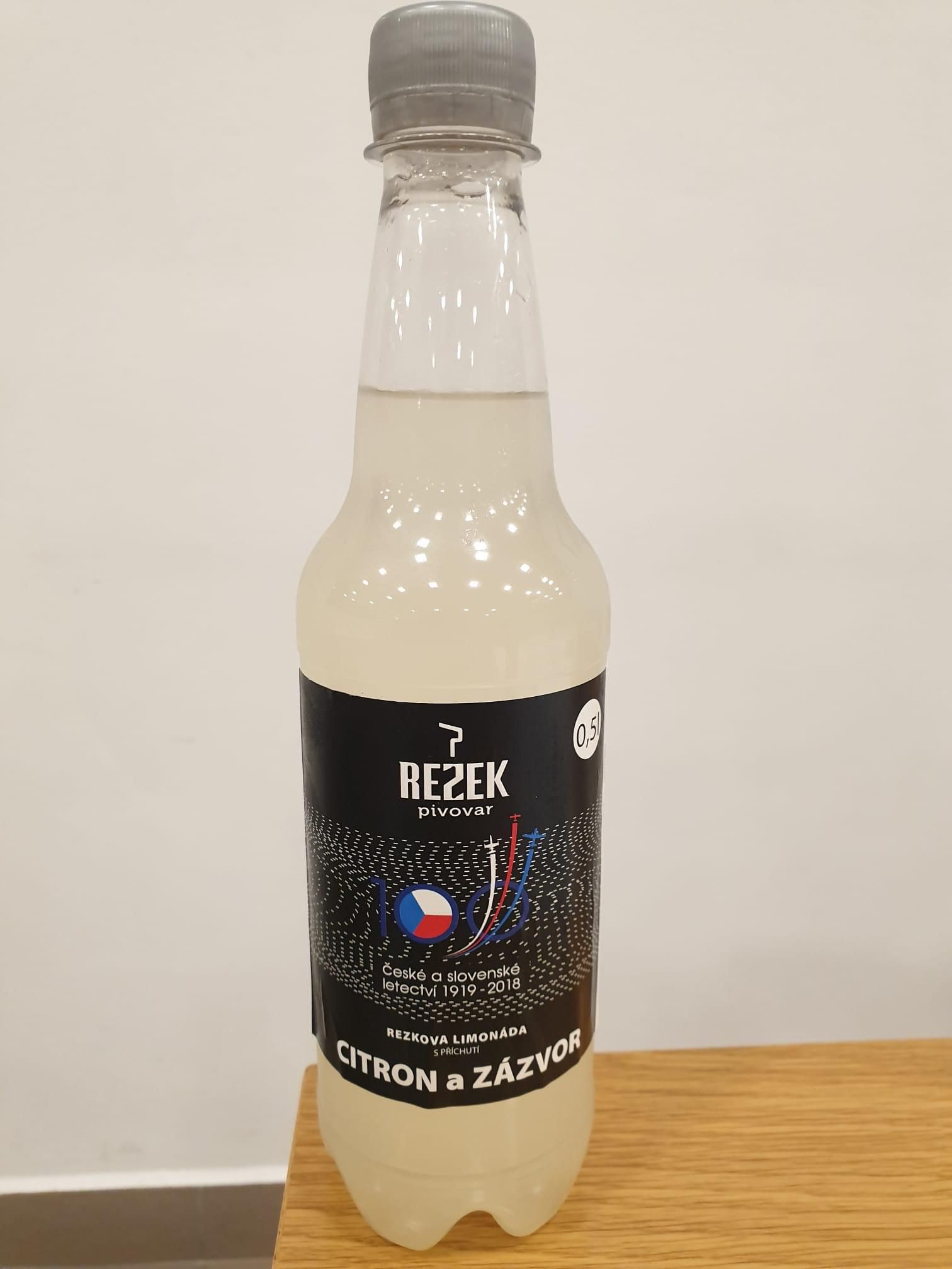 Rezkova limonáda s příchutí citronu a zázvoru