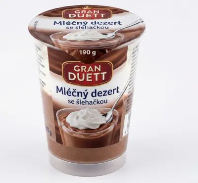 Mléčný dezert se šlehačkou