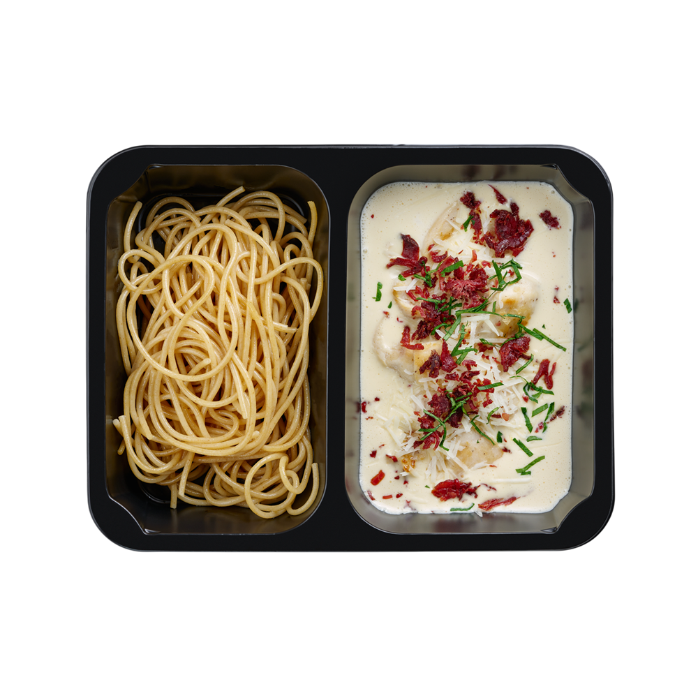 FitKitchen Špagety carbonara s kuřecím masem a bresaolou